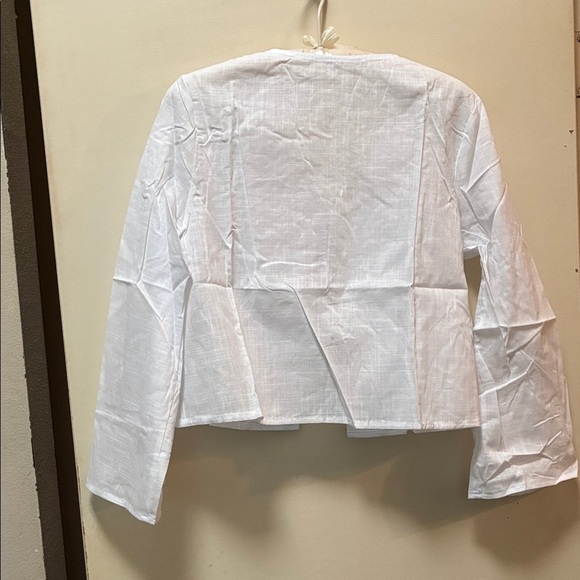🆕 White Long Sleeve Tie-Front Blouse size small - Picture 3 of 5